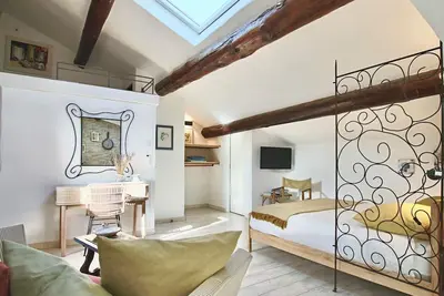 Image de Charmant et romantique studio sous les toits St Rémy