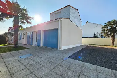 Image de Villa lumineuse et confortable, à 600m de la plage, proche commerces, jardin et WiFi inclus