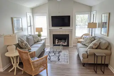 Image de 3 Chambres familial luxueux par Pier Village & Beach Walk \/ Vélo Partout!