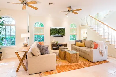 Image de Détente, maison nouvellement décorée de 4 chambres au bord de l’eau avec ponton privé. Couchers de soleil sur la plage!