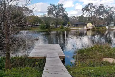 Image de Cottage Bord De L'Eau w \/ ACCÈS Au Weeki Wachee River & Golfe FRAÎCHEMENT RÉMODLÉ!