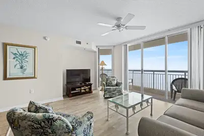 Image de Crescent Shores 1409, Condo 2 chambres sur la plage, bain Ă remous et connexion Wi-Fi gratuite!