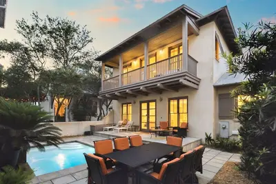 Image de Piscine privée \"Pura Vida\"! À seulement 2 pâtés de maisons de la plage! Marchez jusqu'au centre-ville!