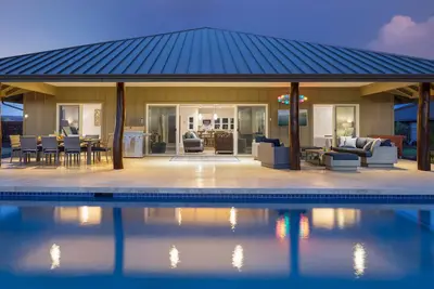 Image de WATPiH❤️Sparkling Waters ��� Grande piscine et spa avec cascade ★ Idéal pour les familles ★