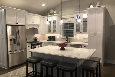 Image de Brand New 2019 Beau Ascenseur Superbe Ascenseur PRIVÉ 4br / 2bath - Pas De Marche