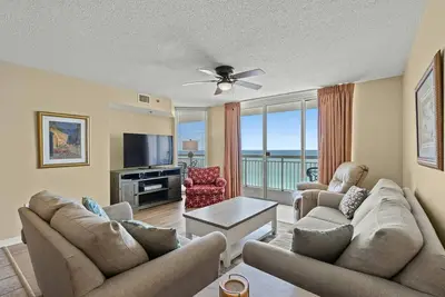 Image de Crescent Shores 1403, Condo 4 Chambres sur la Plage, Bain à Remous et Connexion Wi-fi Gratuite!