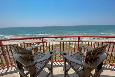 Image de 4 chambres, 3 salles de bain condo en bord de mer. 8 personnes. Wifi. Laveuse / sécheuse. Piscine intérieure, piscine extérieure, rivière artificielle, jacuzzi, salle de fitness. Pas d'animaux de compagnie. Ne pas fumer.
