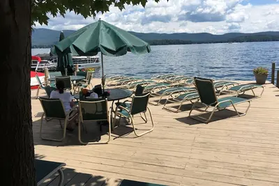 Image de Chalet au bord du lac avec cale de bateau disponible