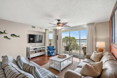 Image de Crescent Shores 109, Condo sur la Plage Avec 2 Chambres, Bain à Remous et Connexion Wi-fi Gratuite!