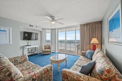 Image de Crescent Shores 302, Condo 3 Chambres sur la Plage, Bain à Remous et Connexion Wi-fi Gratuite!