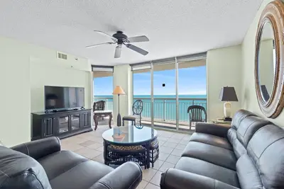 Image de Crescent Shores 1503, Condo 4 Chambres sur la Plage, Bain à Remous et Connexion Wi-fi Gratuite!