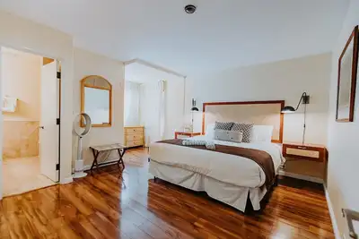Image de Luxe abordable sur le terrain de golf à Kaanapali | Immense et rénové | Suite G101