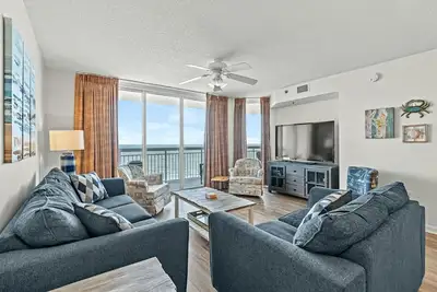 Image de Crescent Shores 1411, Condo 3 Chambres sur la Plage, Bain à Remous et Connexion Wi-fi Gratuite!