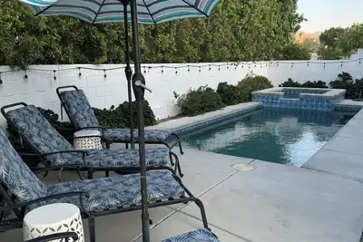 Image de Rae's à La Quinta Cove | Nouvelle marque | 3 lits | 2 bains | Piscine | Spa | Vues Mtn