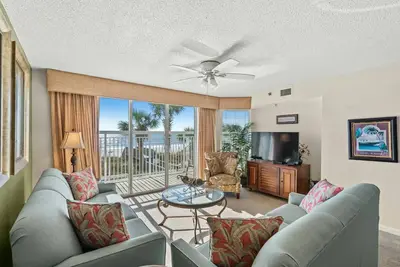 Image de Crescent Shores 104, Condo sur la Plage Avec 2 Chambres, Bain à Remous et Connexion Wi-fi Gratuite!