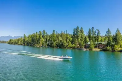 Image de Amazing Flathead River Location, vacances cet été à Gunnar River Lodge!