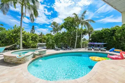 Image de Août - septembre ouvert! - Waterfront Hot Tub-Htd Piscine / Quai Backyard Beach Steps 2 Golfe
