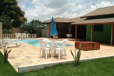Image de Ferme pour la saison, 3 suites, piscine, piscine et Wifi, à 10 minutes des parcs!