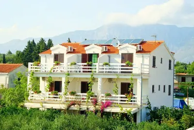 Image de Appartements Vice, (11654), Sućuraj, Croatia