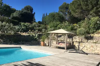 Image de Studio de charme sur grande propriété avec piscine