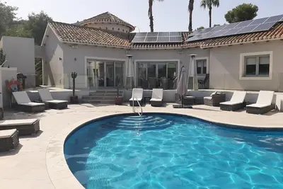 Image de Superbe villa de 6 chambres avec piscine
