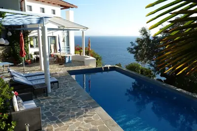 Image de Maison avec piscine privée et mer - vue imprenable