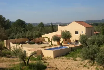 Image de Peaceful, spacious villa, 220m2. 5 bedr. 3 bathr. & large pool. Sleeps 6-13 persons