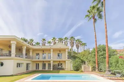 Image de Sotogrande - Une villa charmante au calme avec un intérieur raffiné à Sotogrande.