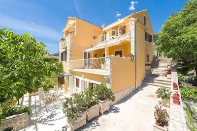 Image de Appartements Mara, (13304), Bol, Croatia