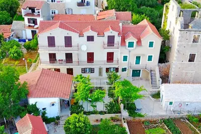 Image de Appartements Olga, (12631), Bol, Croatia