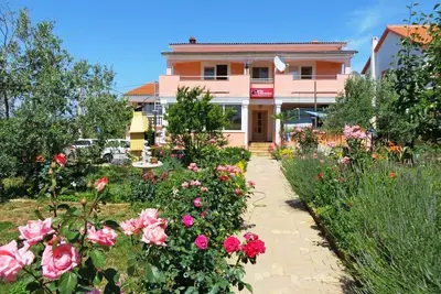 Appartements Šime, (15556), Vrsi, Croatia
