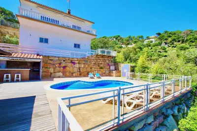 Image de V&V Lloret-Villa Sunrise : incroyable villa avec piscine à 3 km. de la plage