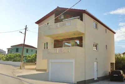 Appartements Pero, (15035), Slatine, Croatia