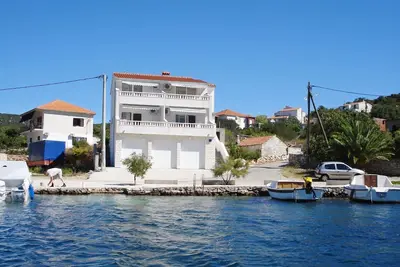 Image de Appartements Mirko, (11847), Vinišće, Croatia