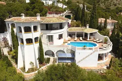 Image de Superbe Villa De 4 Chambres À Valtocado Avec Une Vue Spectaculaire Sur La CÔTE