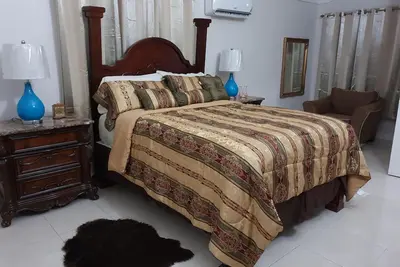 Image de Kensington Oasis 2b \/ 3bth- New Kingston (sécurité 24h \/ 24, wifi gratuit, eau chaude)