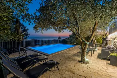 Image de Villa Olive Gardens - avec piscine, vue mer et intimité totale