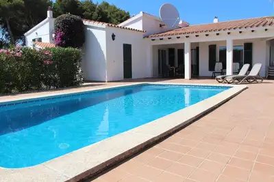 Image de Villa individuelle calme, piscine privée, à quelques pas des magasins locaux, des bars \/ restaurants