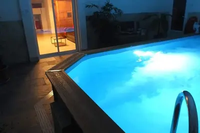 Image de La Petite Maison Sous Les Pins : Piscine INTÉRIEURE 30°C - Option Spa/Jacuzzi
