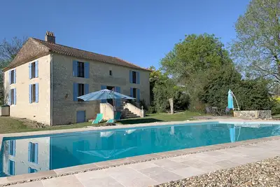 Image de Peak Rate Now 20% Off  Beautiful farmhouse, idyllic setting, private 12x6m pool