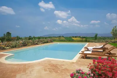 Villa Michelangelo est une villa de luxe en Toscane, avec piscine privée et Spa, 9 chambres 11 salles de