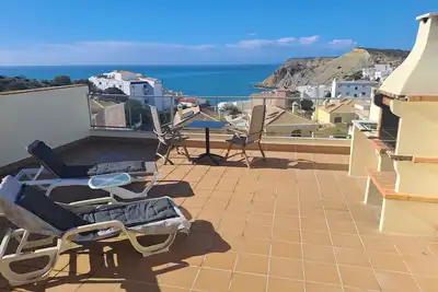 Image de 1 ch. penthouse apt. avec terrasse privée et vue fantastique sur la mer 26624 / Al
