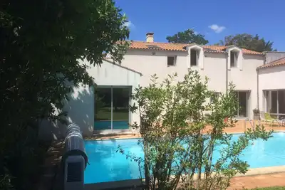 Image de Maison climatisée avec piscine à La Rochelle 12couchages bien située