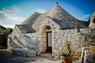 Image de trullo avec 3 chambres et deux salles de bains