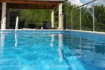 Une oasis privée pour jusqu'à 6 adultes-piscine, vue mer & 2 plages à proximité