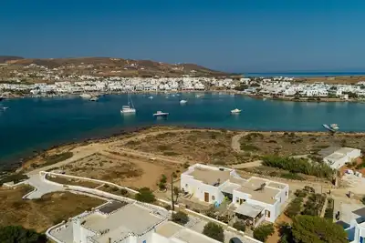Image de Villa dans un endroit calme avec vue sur le port de pêche, à quelques mètres de la plage de sable