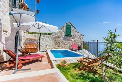 Image de ctbr203 - La villa en pierre récemment rénovée avec piscine à Brela, 4 adultes + 1 enfant
