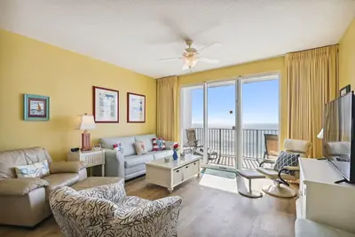 Image de Vues du Golfe | Croisière aux dauphins, golf et plus Gratuits | Populaire et livres rapides | 7th Heaven at Majestic Sun