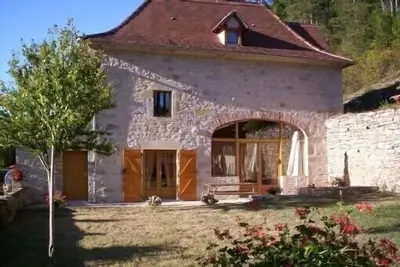 Gîte de caractère calme à proximité des lieux touristiques de Saint Cirq Lapopie
