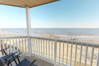 Image de Suite d'angle en bord de mer avec vue panoramique sur le balcon - levers de soleil apaisant Seascape 1211